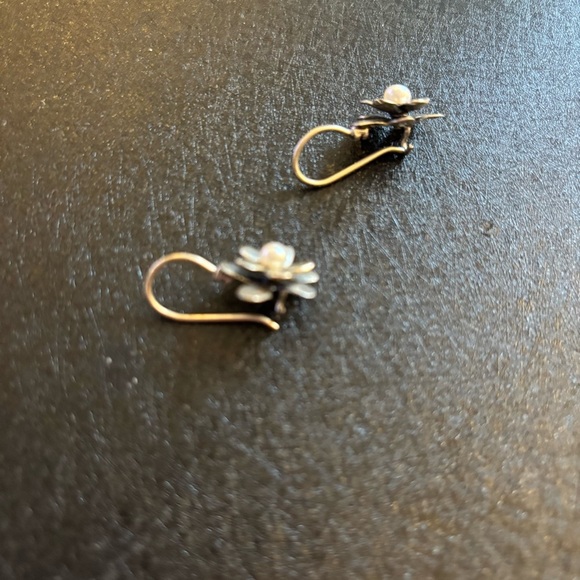 Silpada .925 Sterling Silver and Pearl “Love Blooms” Floral Earrings NWT - Picture 2 of 4